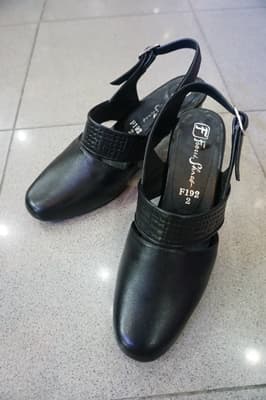 แตะมีสายรัดข้อ ใส่สบาย แบบสุภาพ 2