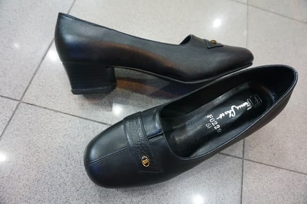 หน้ากว้าง ส้นเตี้ย ใส่สบาย งานเรียบร้อยค่ะ 1