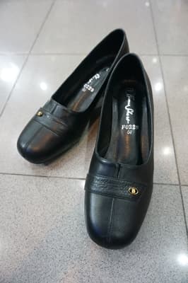 หน้ากว้าง ส้นเตี้ย ใส่สบาย งานเรียบร้อยค่ะ 3