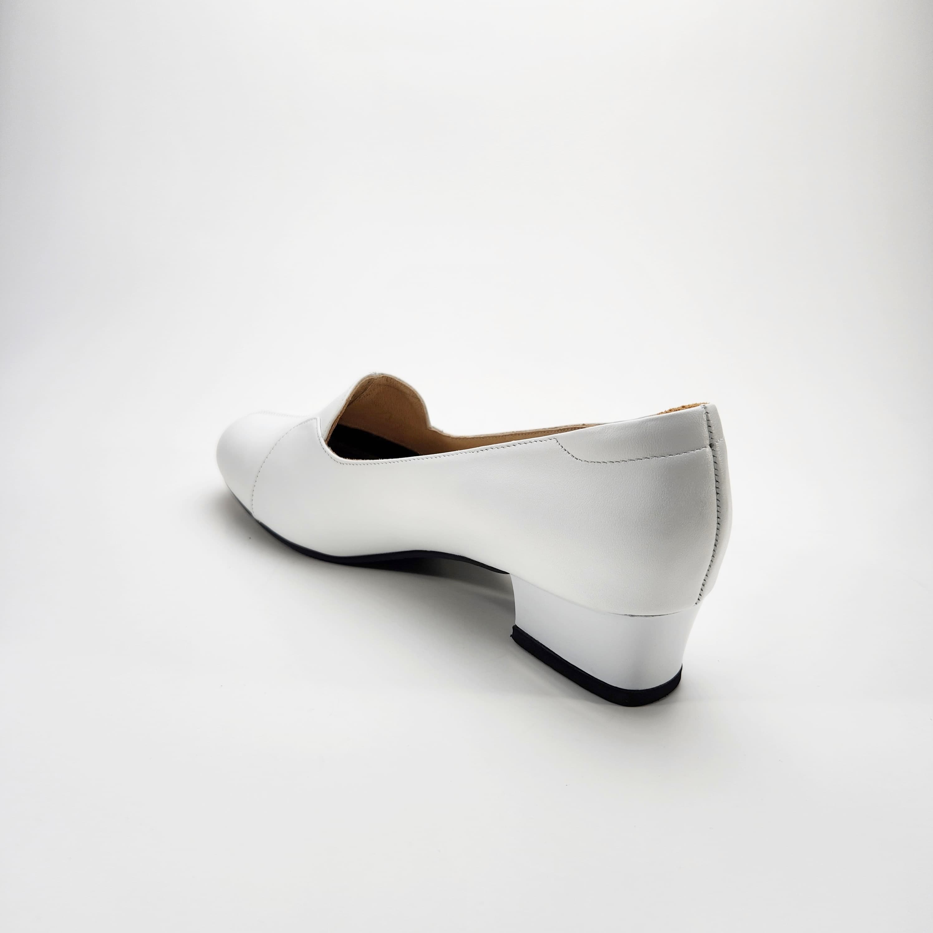 รองเท้าพยาบาล ใส่เดินสบาย ดีไซน์ไม่ซ้ำ 3