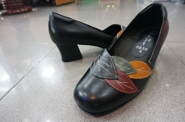 หน้ากว้างใส่สบาย แต่งด้วยลายใบไม้ งานละเอียดมาก 1