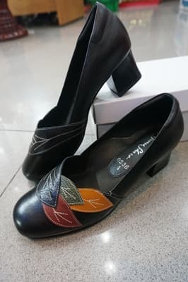 หน้ากว้างใส่สบาย แต่งด้วยลายใบไม้ งานละเอียดมาก 4