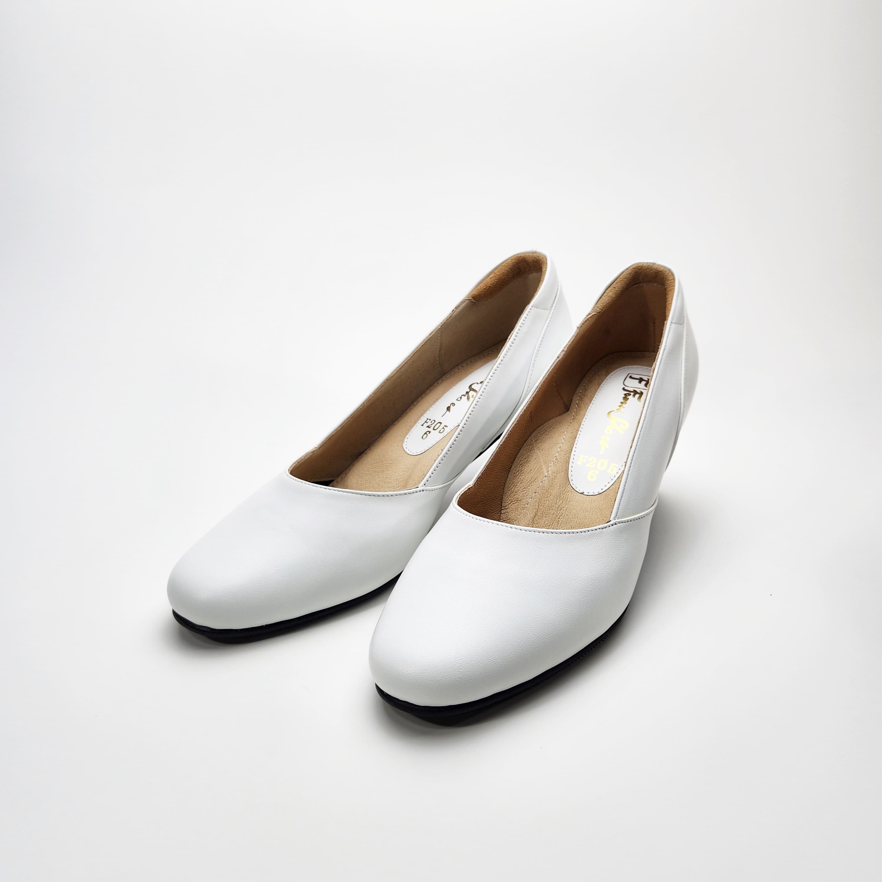 หน้าเรียบ มีดีไซน์ตัดเย็บด้านข้างเล็กน้อย เท้าดูเรียว 5