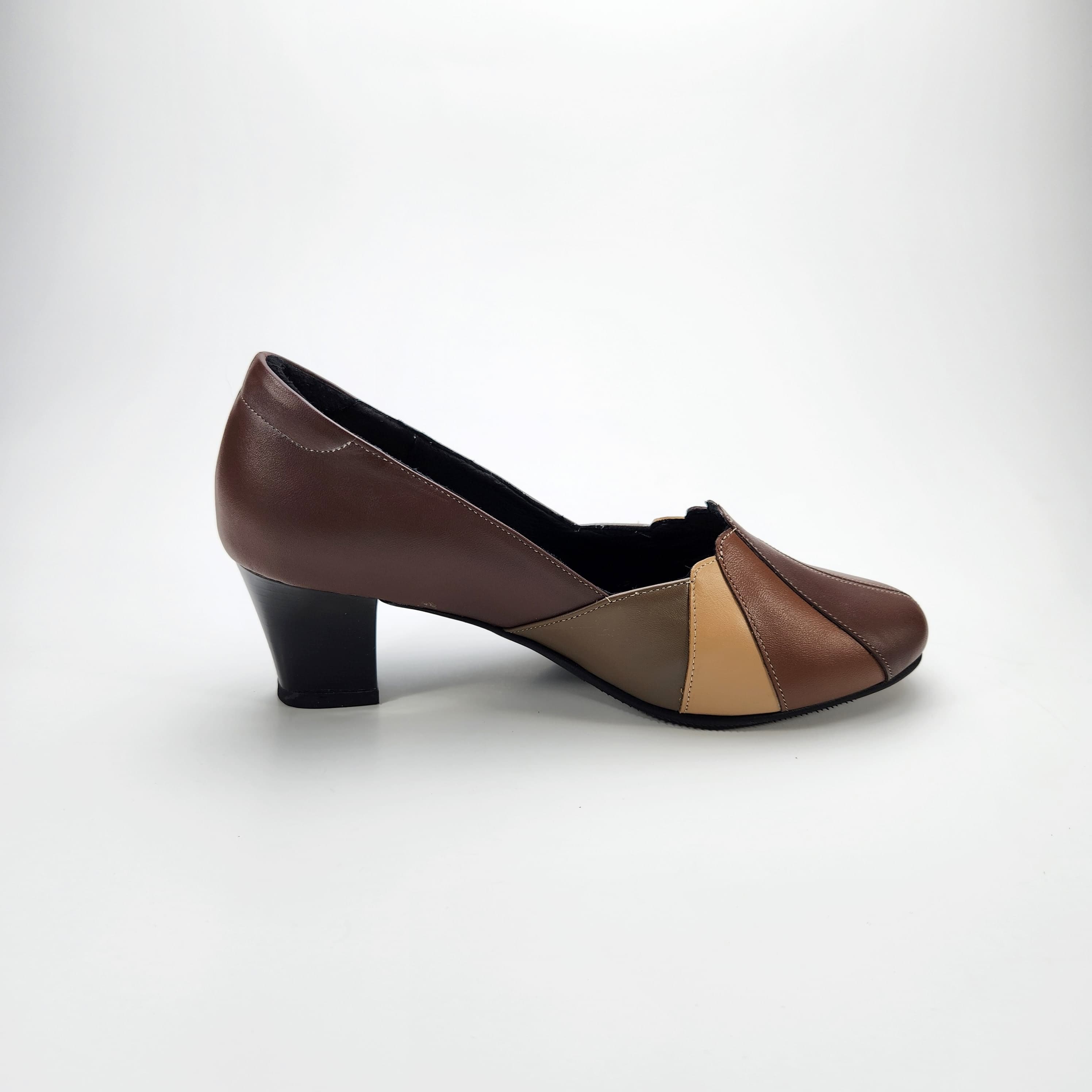 รองเท้าสุขภาพ โดดเด่นด้วยลายตัดเย็บ 3