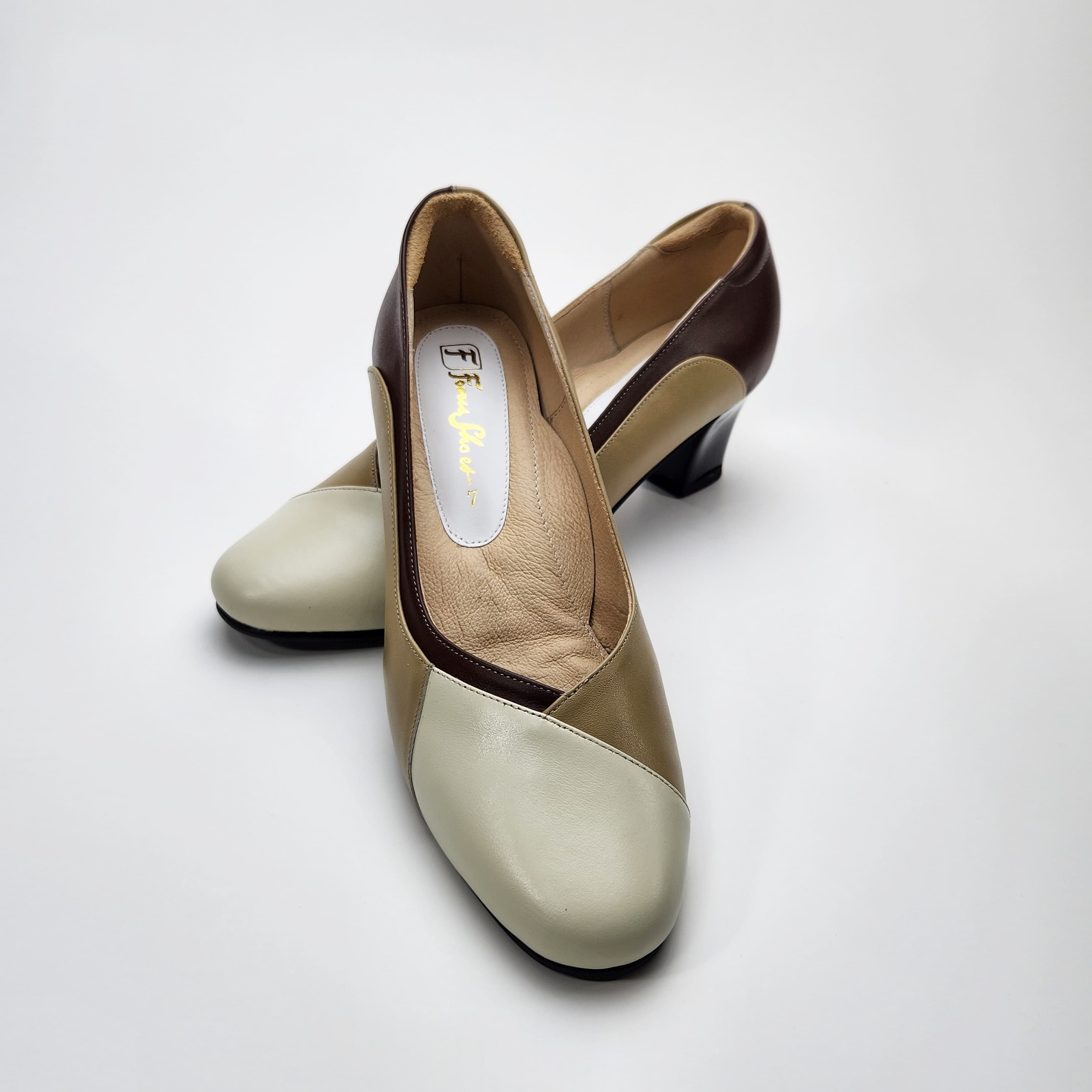 รองเท้ามีลูกเล่นสลับสี ให้ความรู้สึกโดดเด่น 3