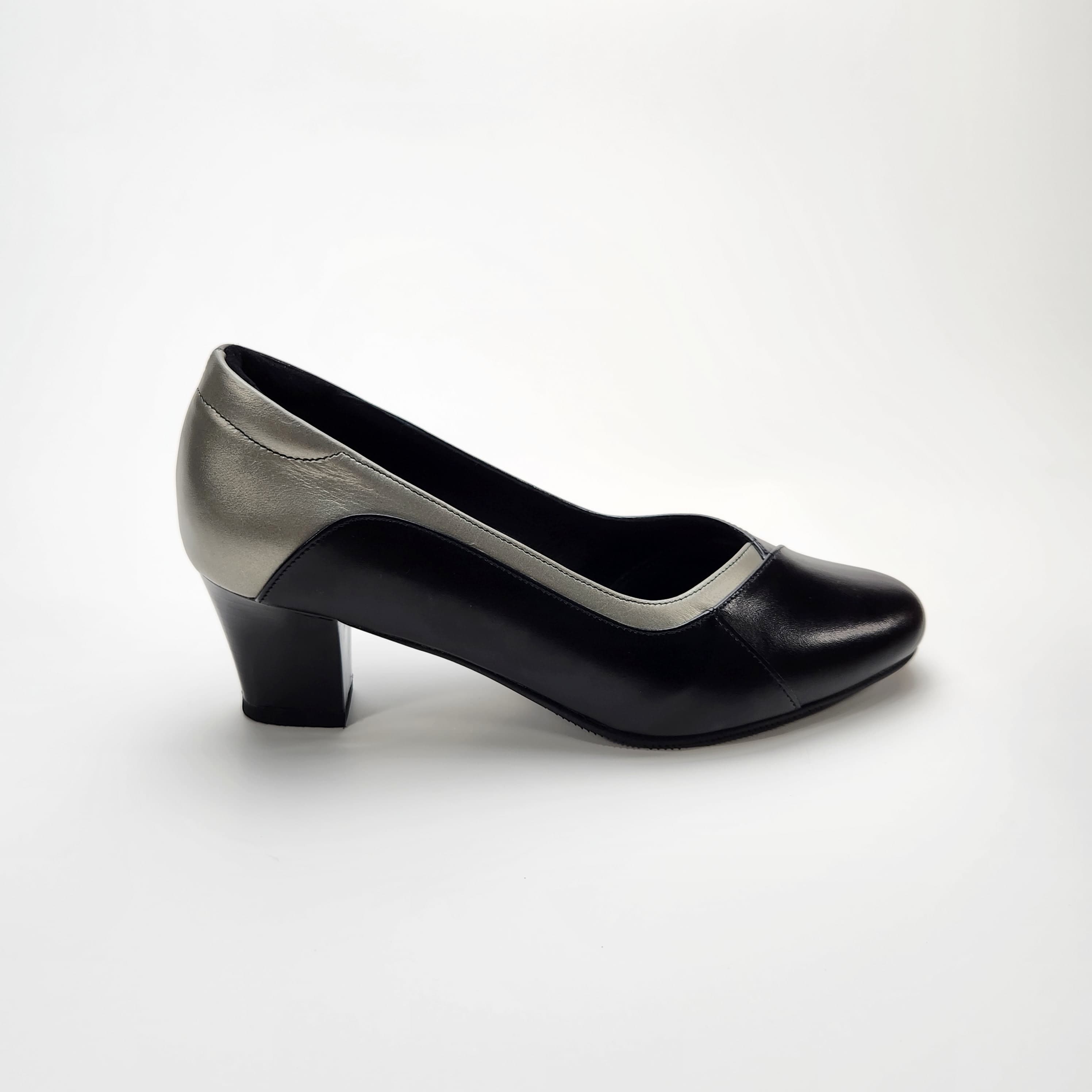 รองเท้ามีลูกเล่นสลับสี ให้ความรู้สึกโดดเด่น 4