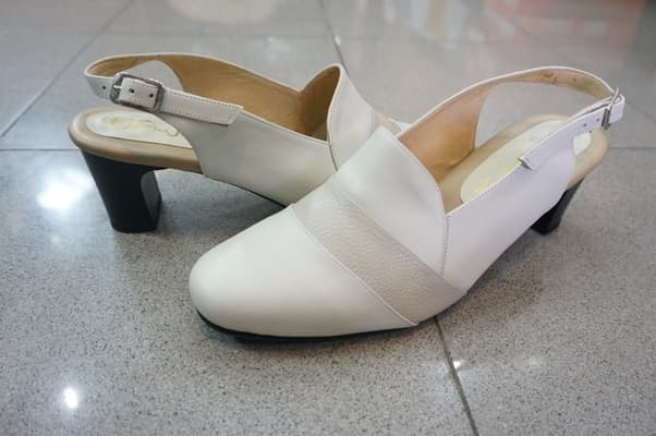 มีสายรัดข้อ ใส่สบายมากๆ หรูดูดีค่ะ 3