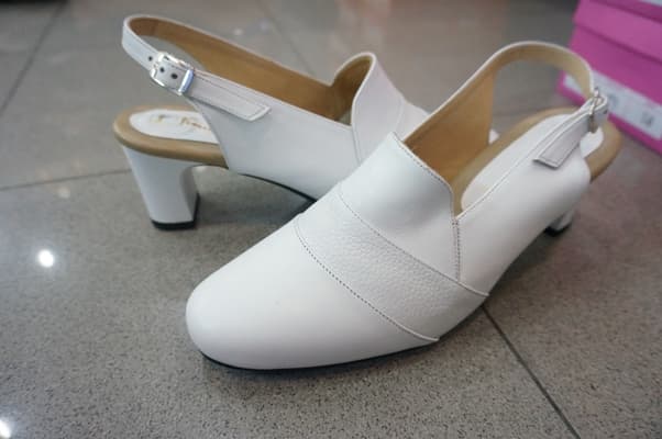 มีสายรัดข้อ ใส่สบายมากๆ หรูดูดีค่ะ 4