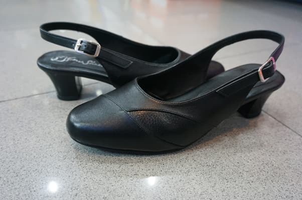 หน้าเรียว มีสายรัดข้อ เรียบร้อยน่ารัก 2